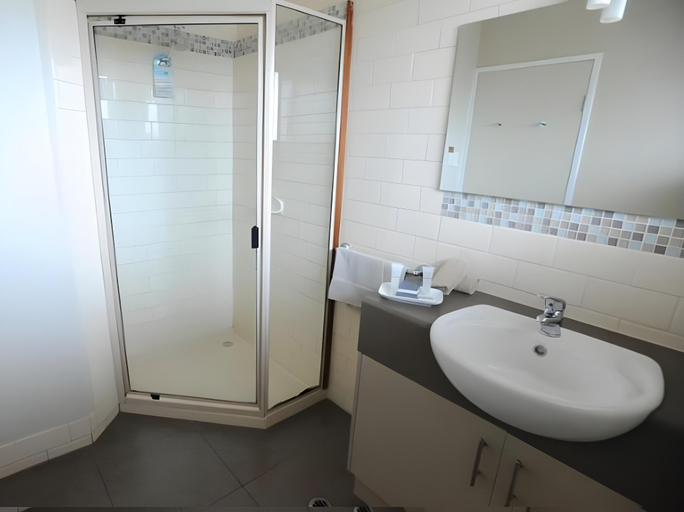 Bathroom 3, Central City Motor Inn Ballarat, Ballarat  - Central