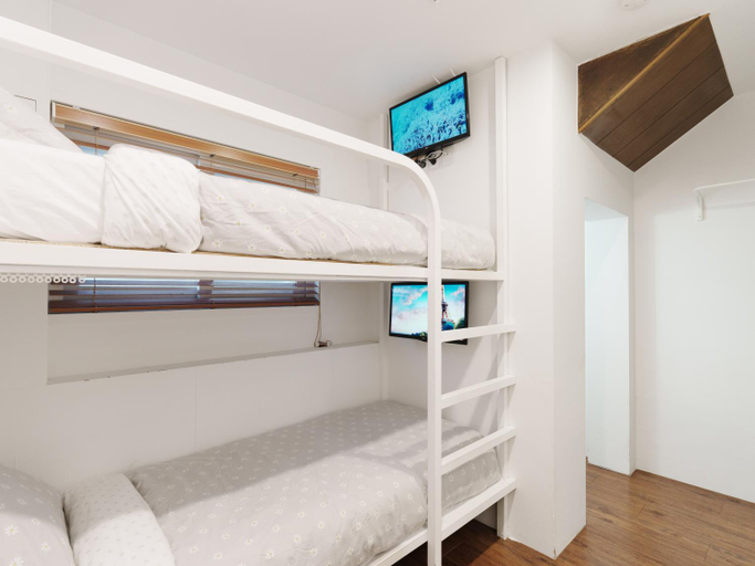 Bedroom 2, OkiDoki House, Mapo