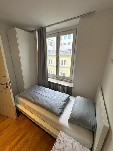 Bedroom 2, Al Nafurah Apartments, München