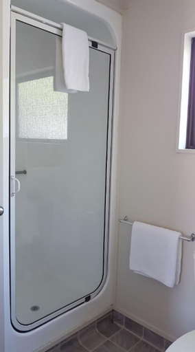 Bathroom 4, 88 Wallace Court Motel, Wellington
