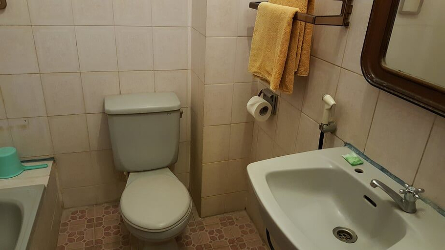 Bathroom 5, Sentosa Hotel Bekasi, Bekasi