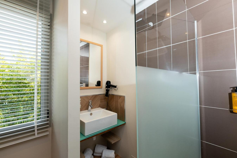 Bathroom 3, Mandara Beach Bungalow, Alpes-Maritimes