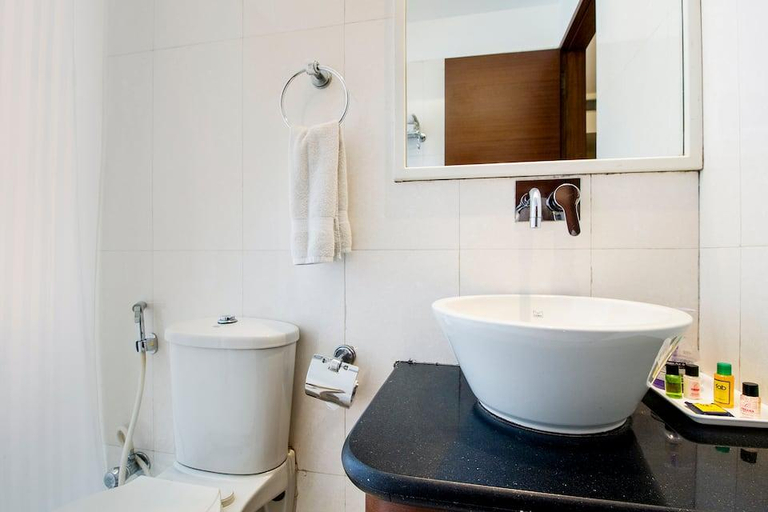 Bathroom 2, Cabana Hotel, Delhi