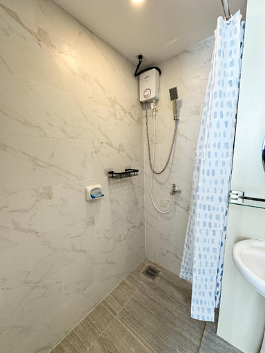Bathroom 4, Warm and Cozy Studio with Balcony, Cebu City
