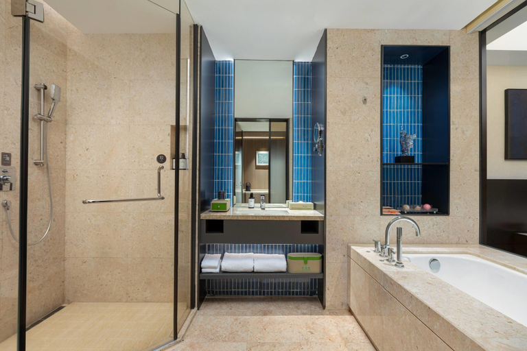 Bathroom, Wyndham Garden Yiwu Intl Trade City, Jinhua