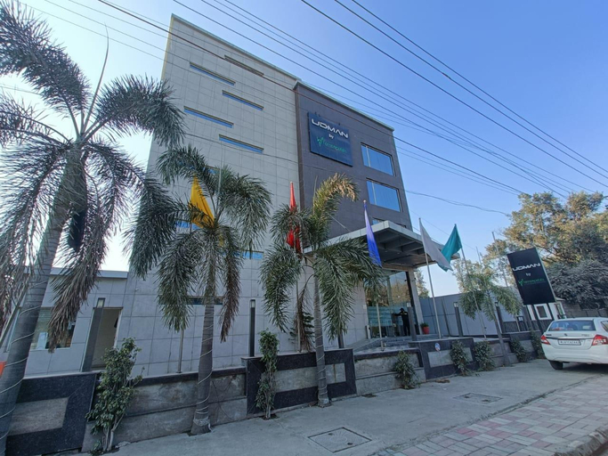 Exterior & Views