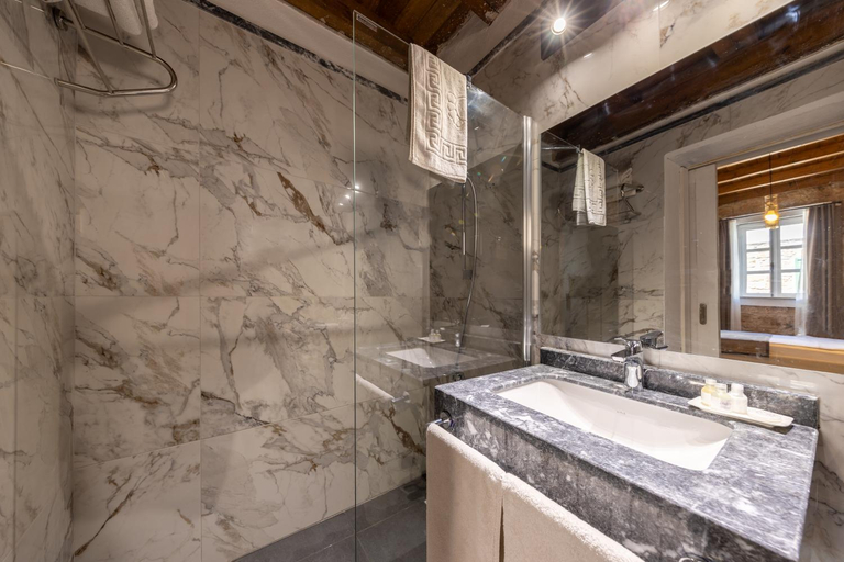 Bathroom 4, La Regina Veneziana