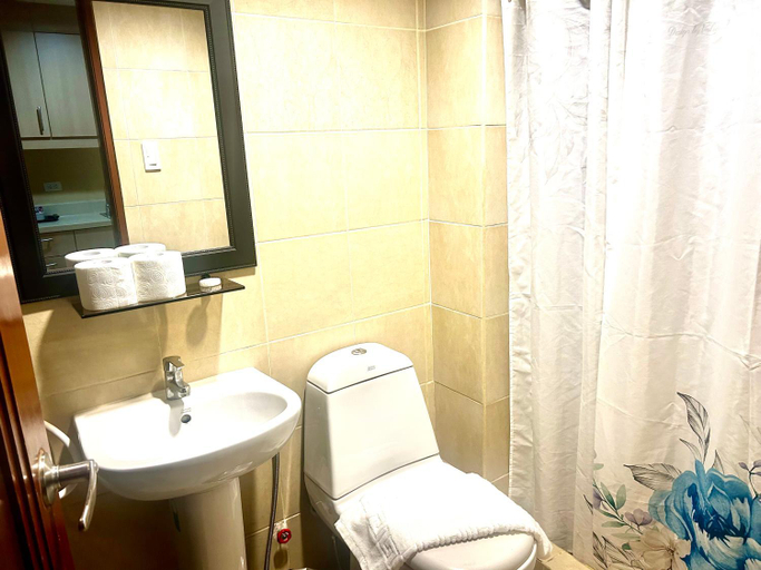 Bathroom, 20C Staycation away from home, Makati City