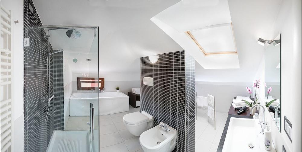 Bathroom 3, Verona Class ApartHotel "Residenze del Cuore", Verona