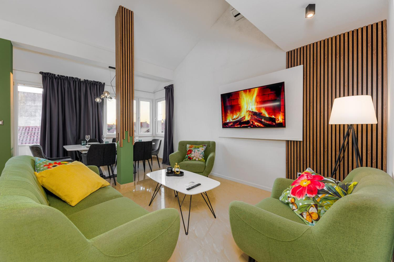 Others 3, 2min walk from the beach, Makarska