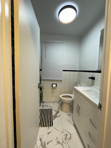 Bathroom 2, Toronto Full Bed in a Room - Midtown, Toronto