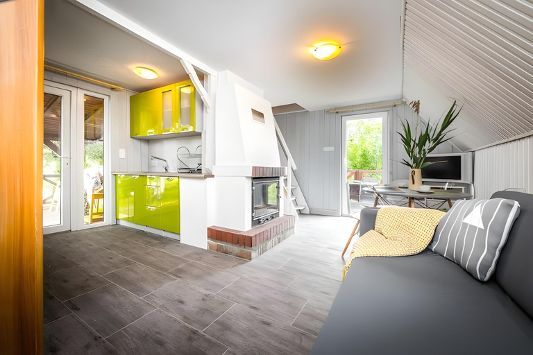 Others 5, Holiday home with a terrace, right by the lake, Łobez