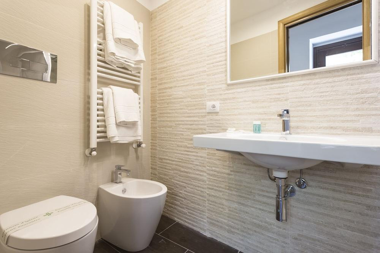 Bathroom 5, Giardino sul Duomo, Ragusa