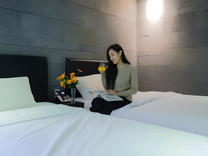 Bedroom 4, Hoegi MOU, Dong-daemun
