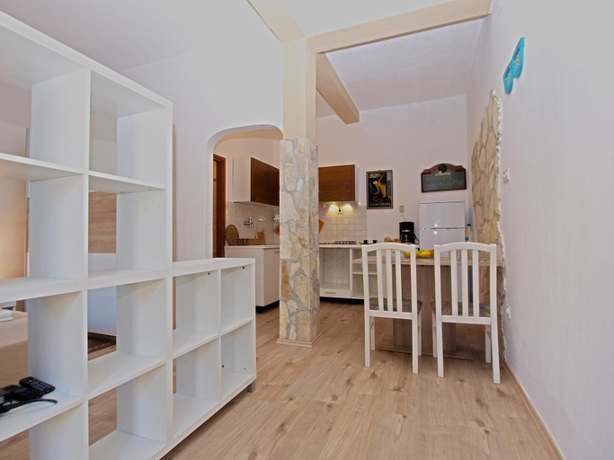 Others 4, Apartment 1364, Pula