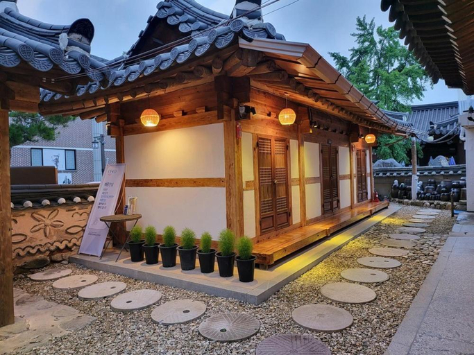 Exterior & Views 3, Jeonju Pungnamheon Hanok Stay, Jeonju