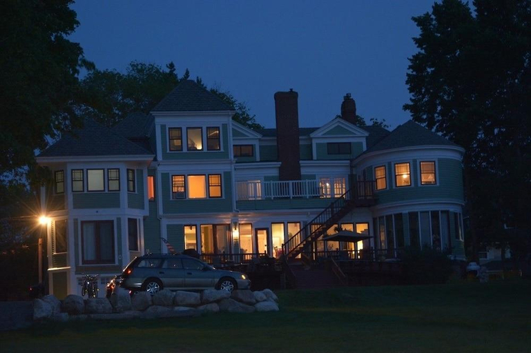 Exterior & Views