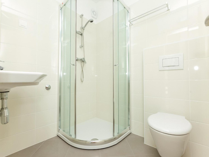 Bathroom 3, Yarden Aparthotel By Artery Hotels, Kraków City