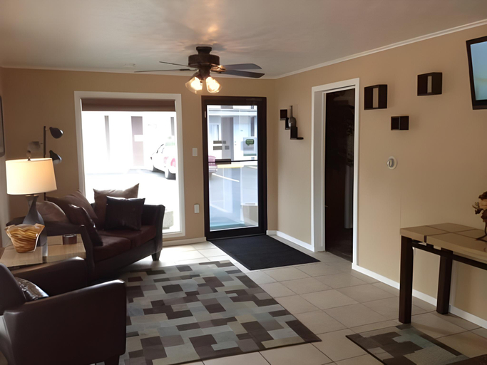 Public Area 2, Town House Motel, Pennington