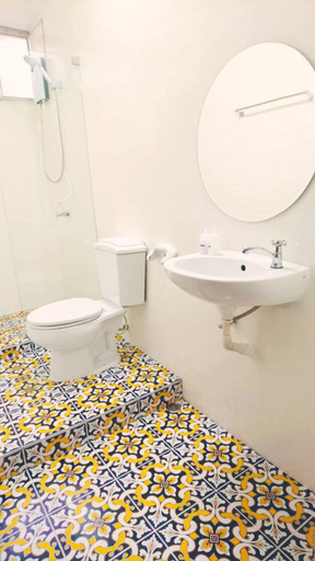 Bathroom 2, No7 Guesthouse, Mueang Krabi