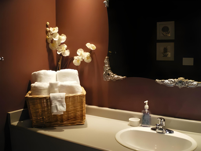 Bathroom 2, Nestledown B&B, Sunshine Coast