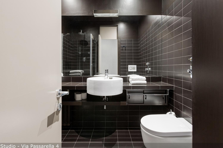 Bathroom 3, Brera Apartments in San Babila, Milano