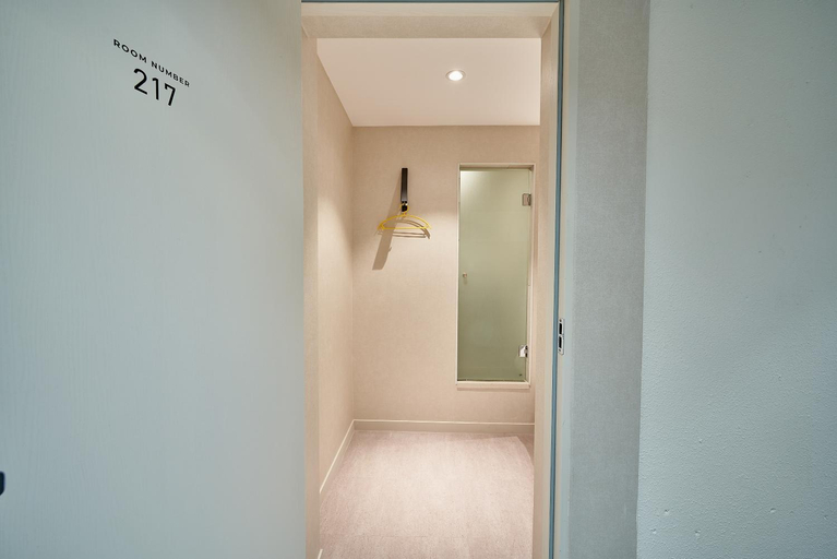 Bathroom 3, LifeIn Euljiro, Jung