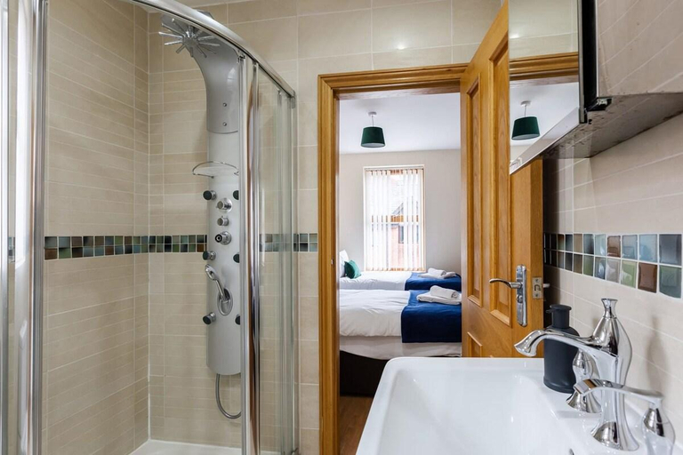 Bathroom 3, Albert | 5 Bedrooms Sleeps 11 Parking Wi-Fi, Lancashire