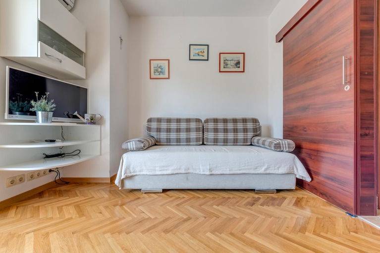 3, Villa Daniela, Okrug