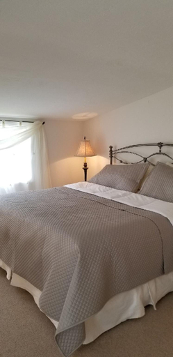 Bedroom 2, Lily Creek Lodge, Lumpkin