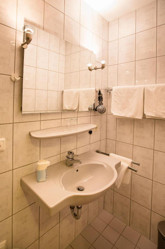 Bathroom 5, Hotel-Gasthof Goldener Greifen, Ansbach