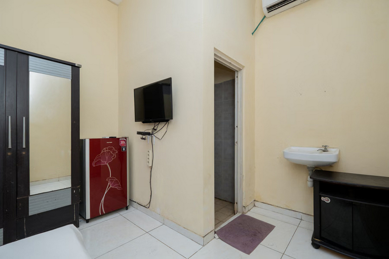 Bathroom, RedDoorz @ Graha 99 Simomulyo, Surabaya