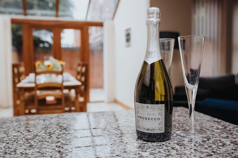 Food & Drinks, Albert | 5 Bedrooms Sleeps 11 Parking Wi-Fi, Lancashire