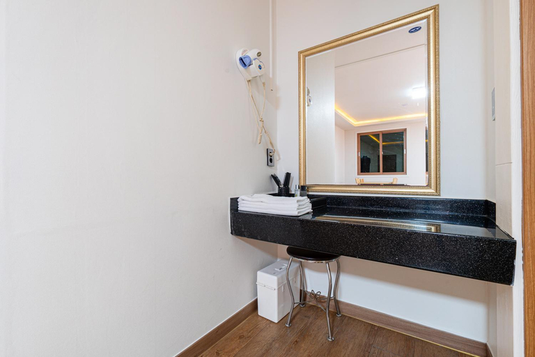bathroom 16