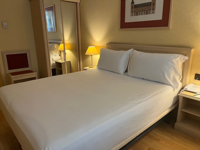 Bedroom 3, Luze Castellana, Madrid
