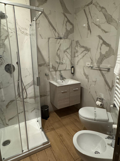 Bathroom 2, Ca'Vour, La Spezia
