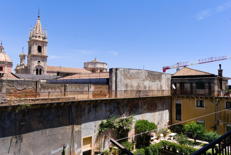 Others 5, Allure Palace, Catania