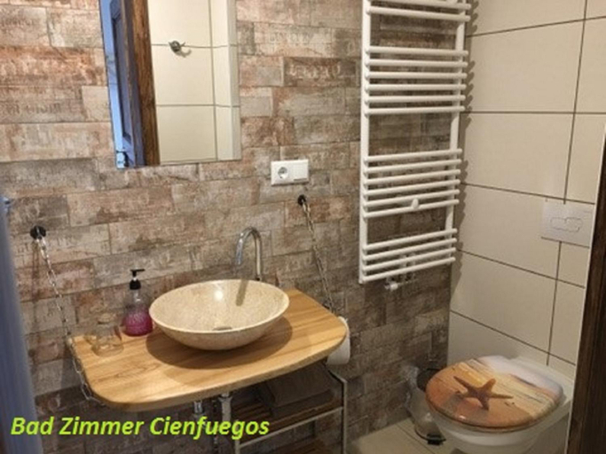 Bathroom 2, Pension Cubana, Görlitz