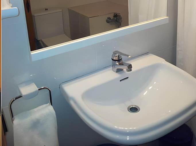 Bathroom 3, Hostal Pedraforca, Barcelona