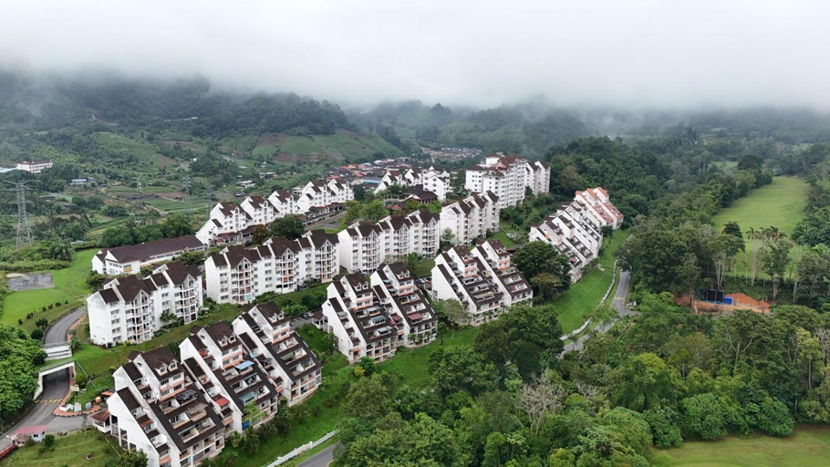 Exterior & Views