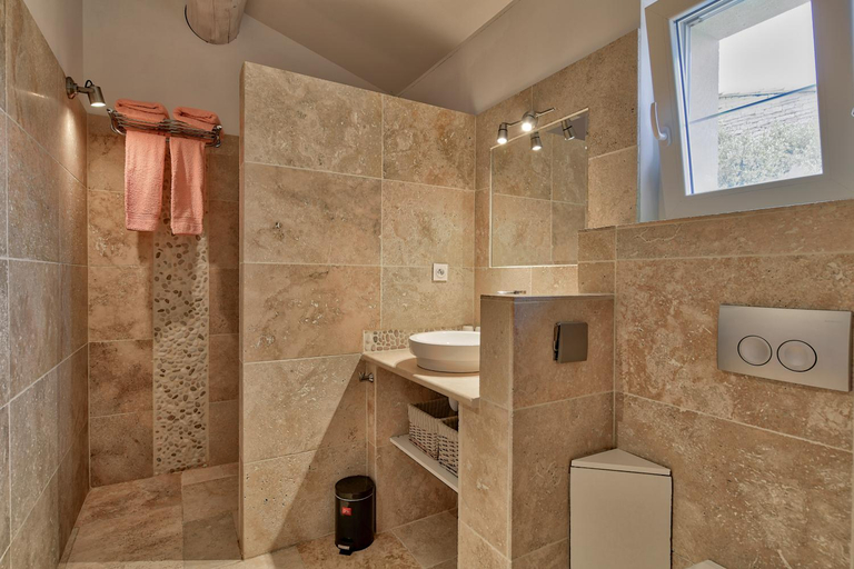Bathroom 2, Les Grenadiers de Saint Sat, Vaucluse