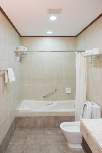 Bathroom 4, Oasis Hotel, Mabalacat