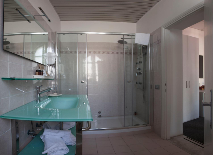 Bathroom 3, Villa Pirandello, Rome