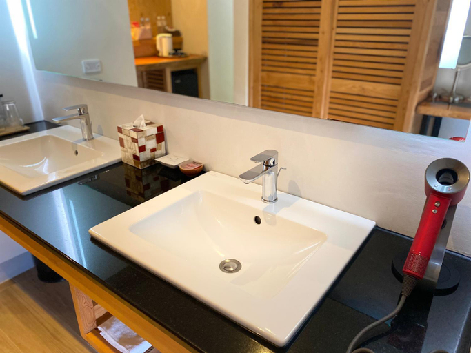Bathroom 2, Skye Bay Club, Pingtung