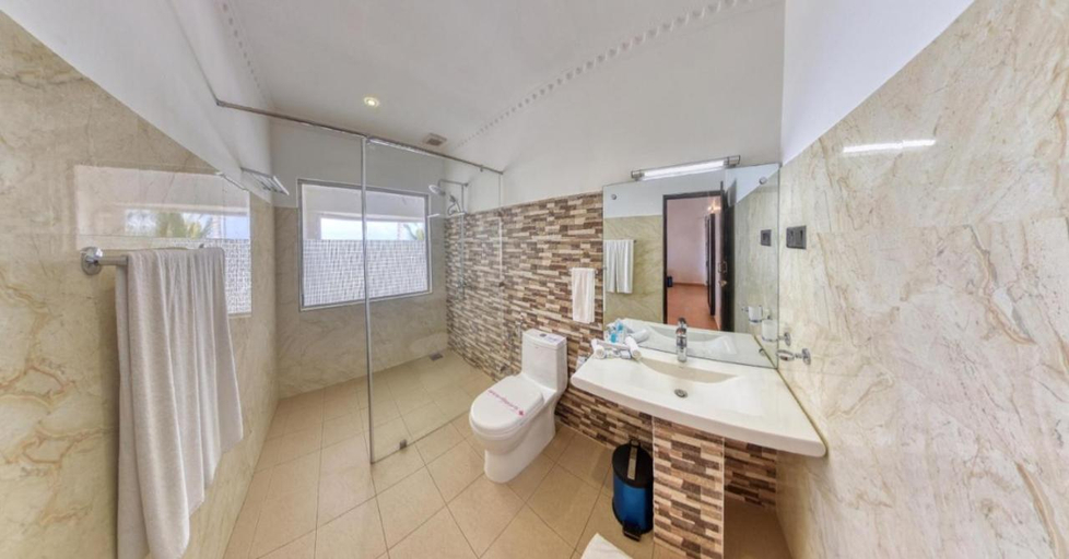 Bathroom 4, Manara beach, Beruwala