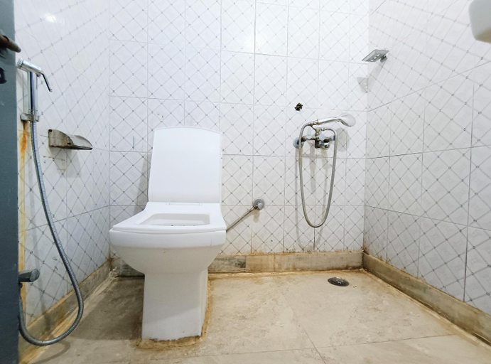 Bathroom 4, Mauryan Express Hotel - Hauz Khas Fort , Delhi