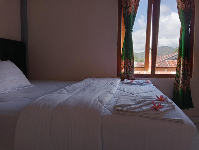 Others 3, Yusilver Guest House, West Manggarai