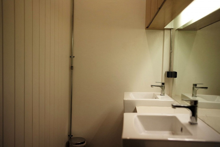 Bathroom 4, Bed Addict Hostel X Cafe, Muang Chiang Mai