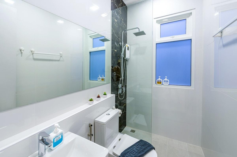 Bathroom 4, The Garnet Light Pool Villa Aonang, Mueang Krabi