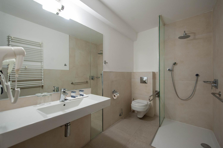 Bathroom 3, Sandra Spa Pogorzelica & Aquapark, Gryfice